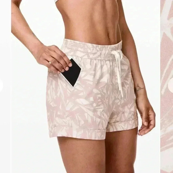 Lululemon Spring Break Away Short *4-way Stretch - Picture 1 of 10